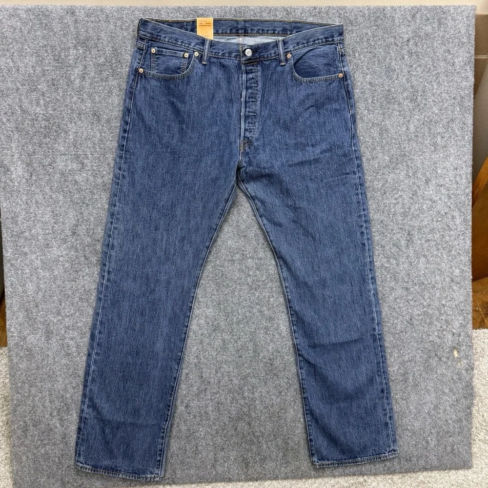 Levi's 501 straight leg button fly jeans men's size 40 40x34